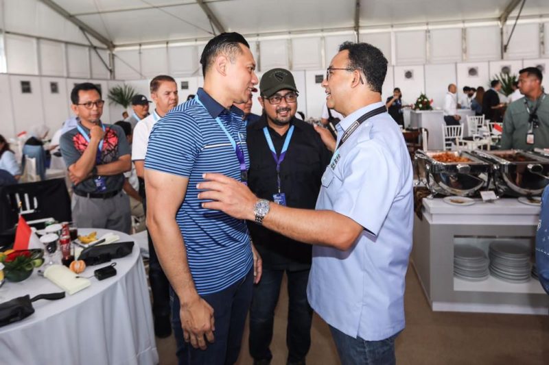 AHY ketua Demokrat Pusat tampak berbincang dengan Anies Baswedan. Jika ini dipasangkan, Demokrat Gorontalo siap turun full memenangkan. (Foto:dok)