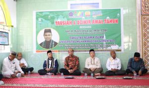 Universitas Muhammadiyah Gorontalo (UMGO) menggelar Tausiah dan Dzikir Awal Tahun bersama Ust. H. Husni Idrus, Lc.,M.SI.,CDAI (Pimpinan Ponpes Azharul Khairat Gorontalo), berlangsung di Masjid Al-Muwahidin Kecamatan Telaga Biru pada Selasa (3/01/2023).