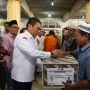 Kunker ke Manado, Hamka Serahkan Bantuan Untuk Korban Banjir